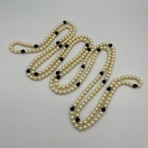 Vintage Extra Long 89" Heavy Glass Faux Pearl & Black Bead Necklace - Picture 4 of 4